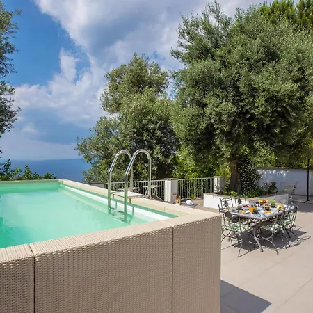 Villa Sorrento With Pool And Amazing Views